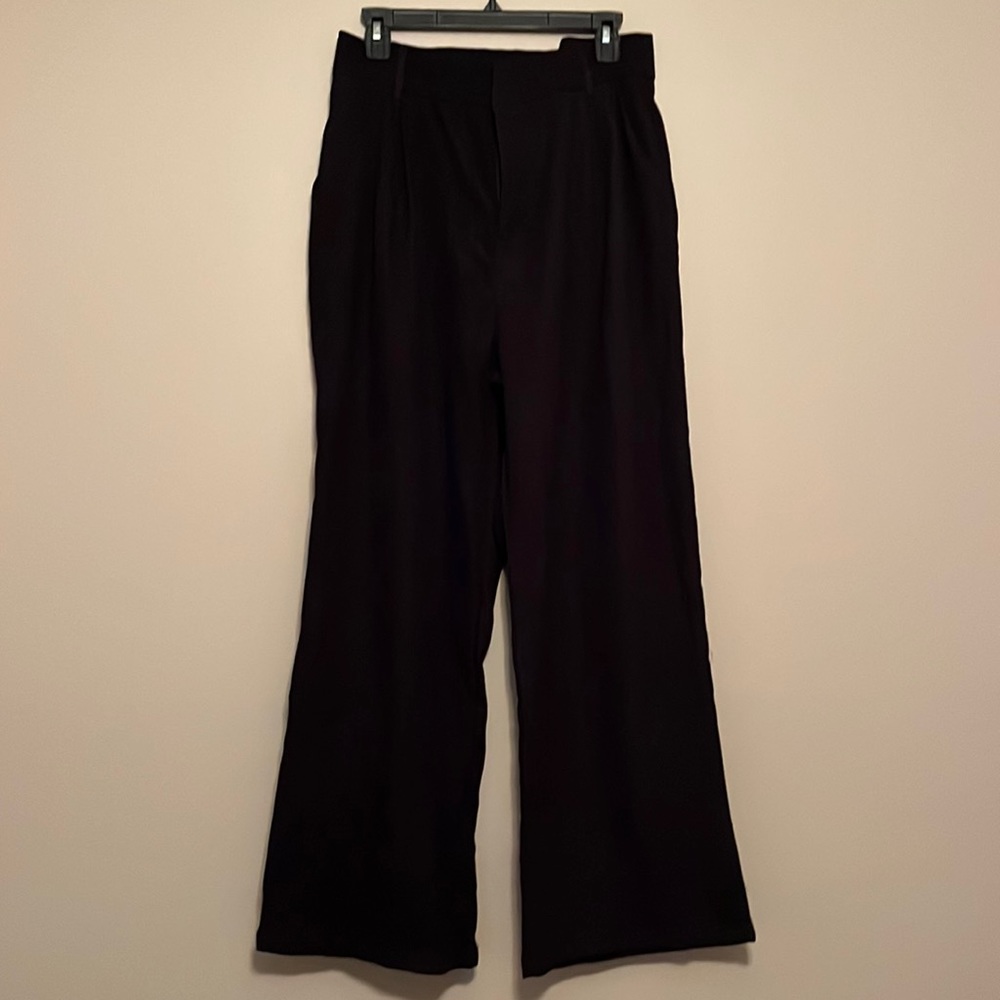 Wide legged pants